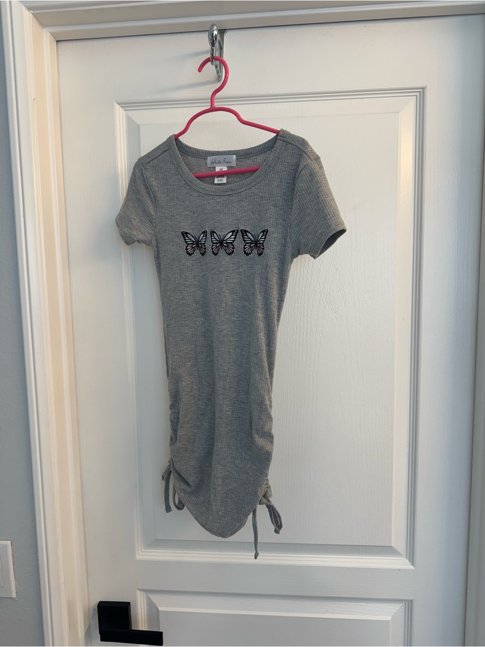 Tilly’s Girls - 
Gray Butterfly Ribbed Short Sleeve Dress - Size XS